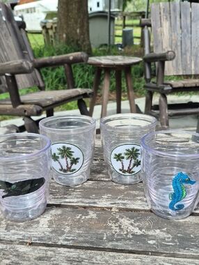 Tervis 12 Oz Tumblers Set Of 4.   2 Palm Tree, 1 Seahorse And 1 Alligator  Euc